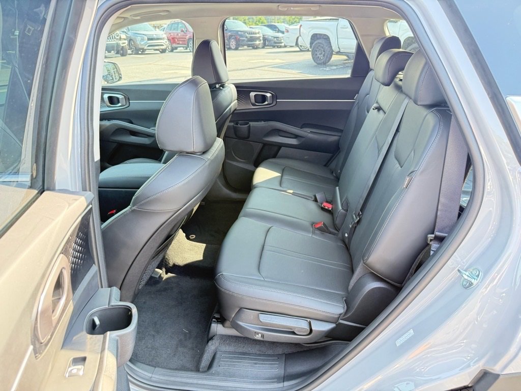 New 2025 Kia Sorento S w/ Panoramic Sunroof Package image 11