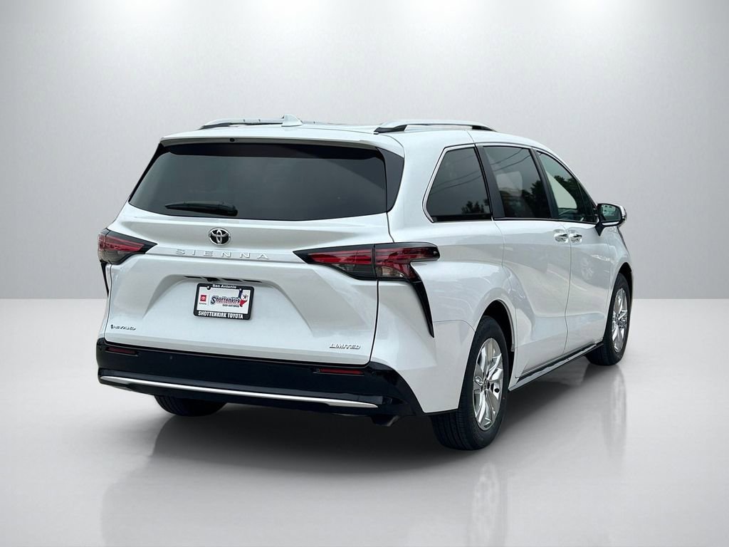 Used 2026 Toyota Sienna Limited image 5