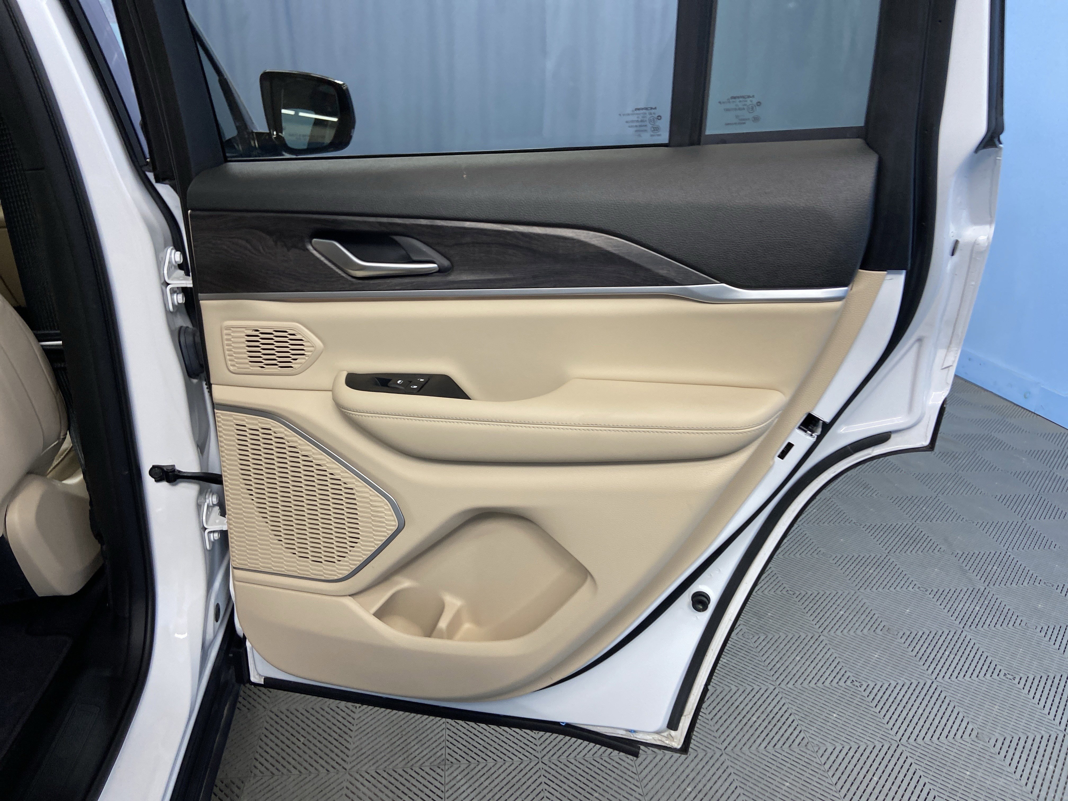 Used 2023 Jeep Grand Cherokee 4WD 4xe image 44