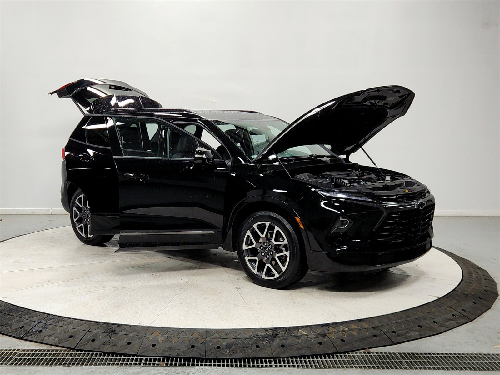 Used 2025 Chevrolet Blazer RS image 9