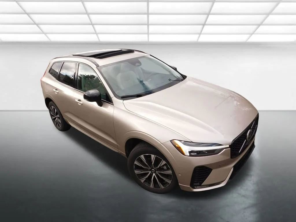 Used 2024 Volvo XC60 B5 Plus image 2