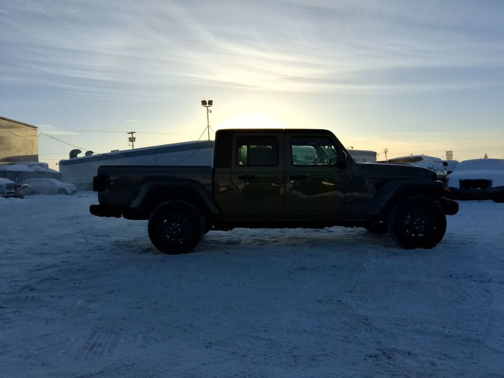 New 2025 Jeep Gladiator Sport AWD/4WD image 9