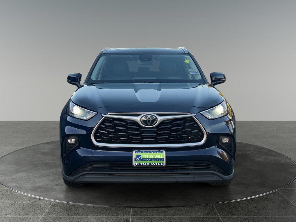 Used 2021 Toyota Highlander XLE AWD/4WD image 2