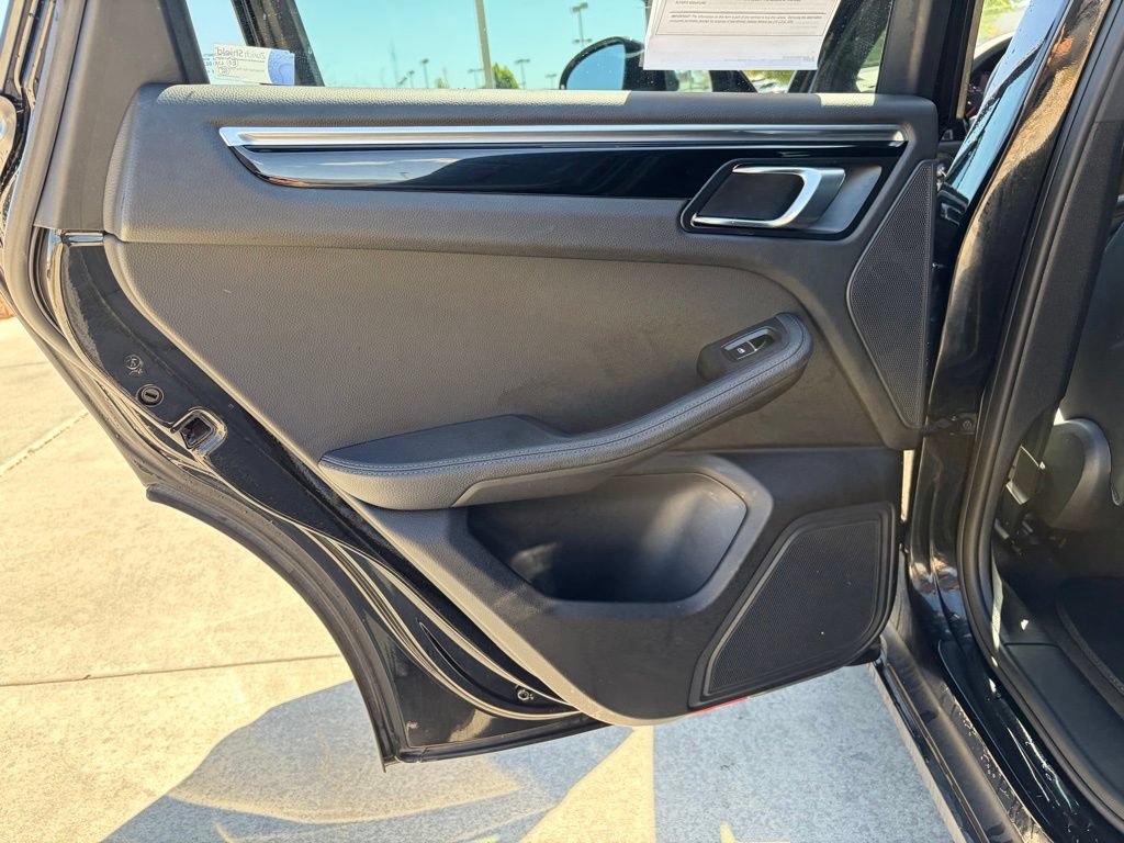 Used 2019 Porsche Macan AWD/4WD image 16