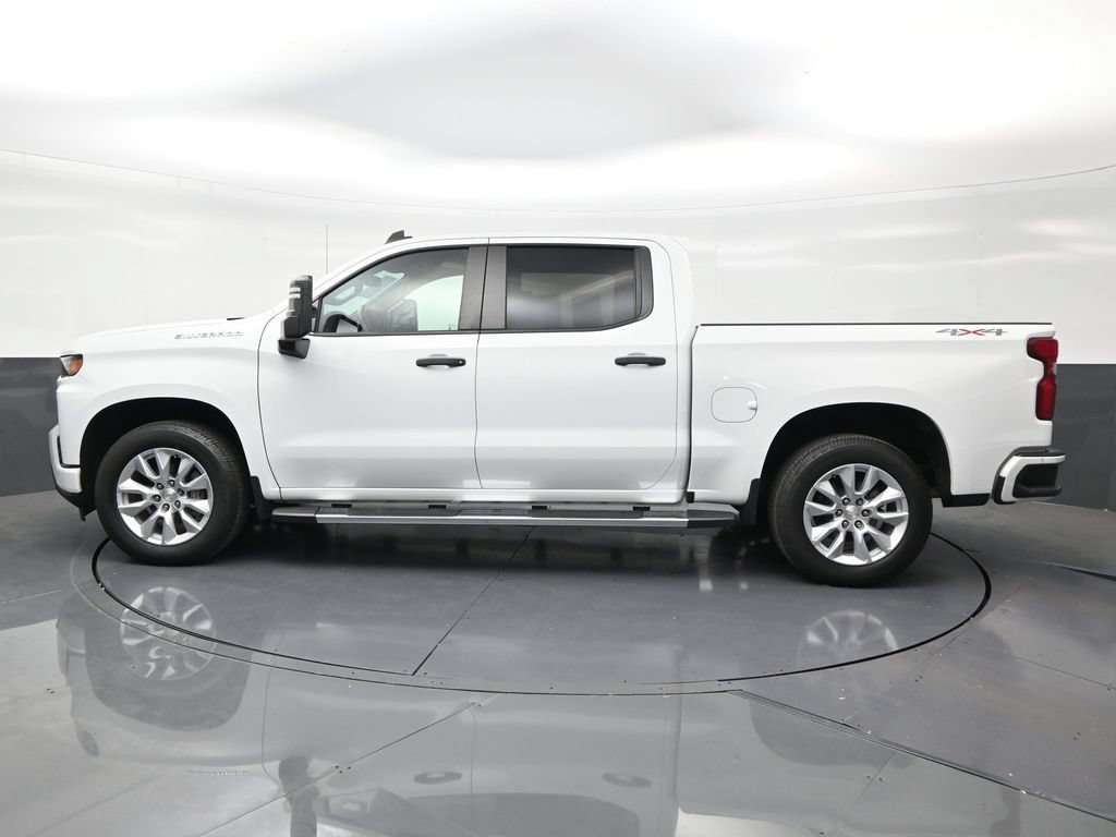 Used 2021 Chevrolet Silverado 1500 Custom w/ Custom Max Trailering Package AWD/4WD image 2