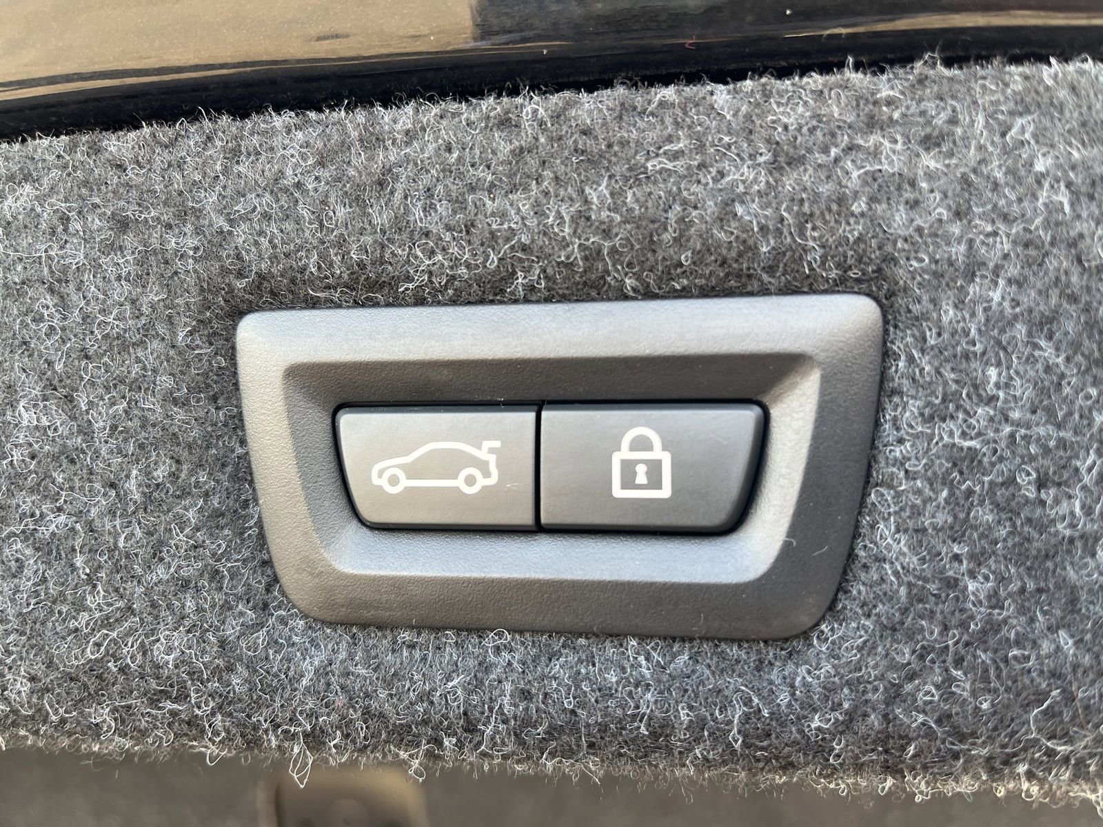 Used 2020 BMW M550i xDrive w/ Premium Package image 24