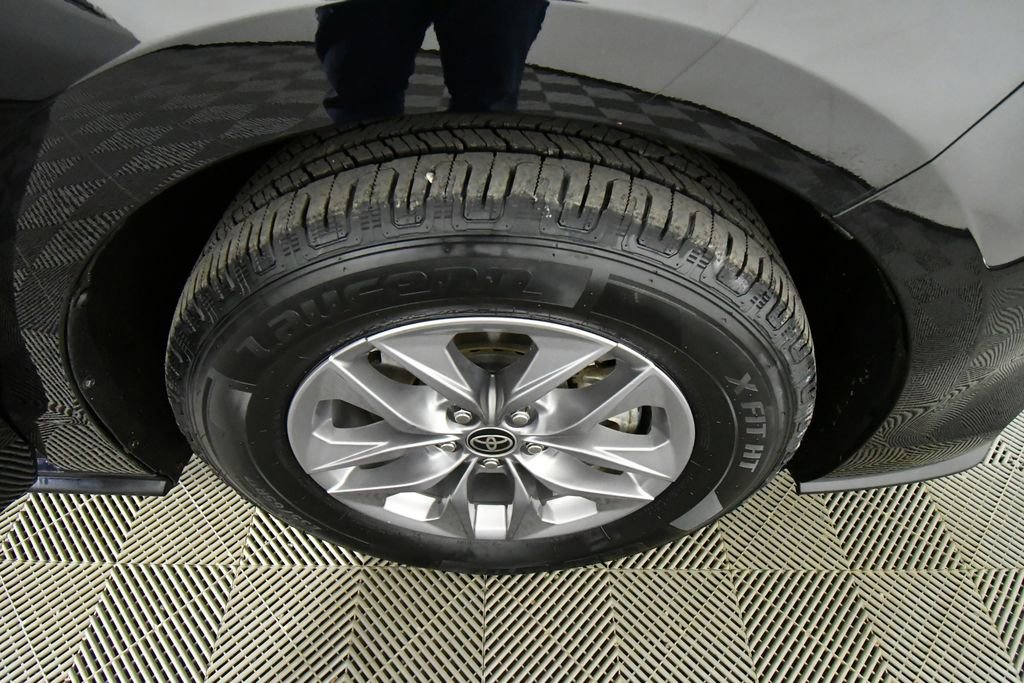 Used 2023 Toyota Sienna XLE image 17