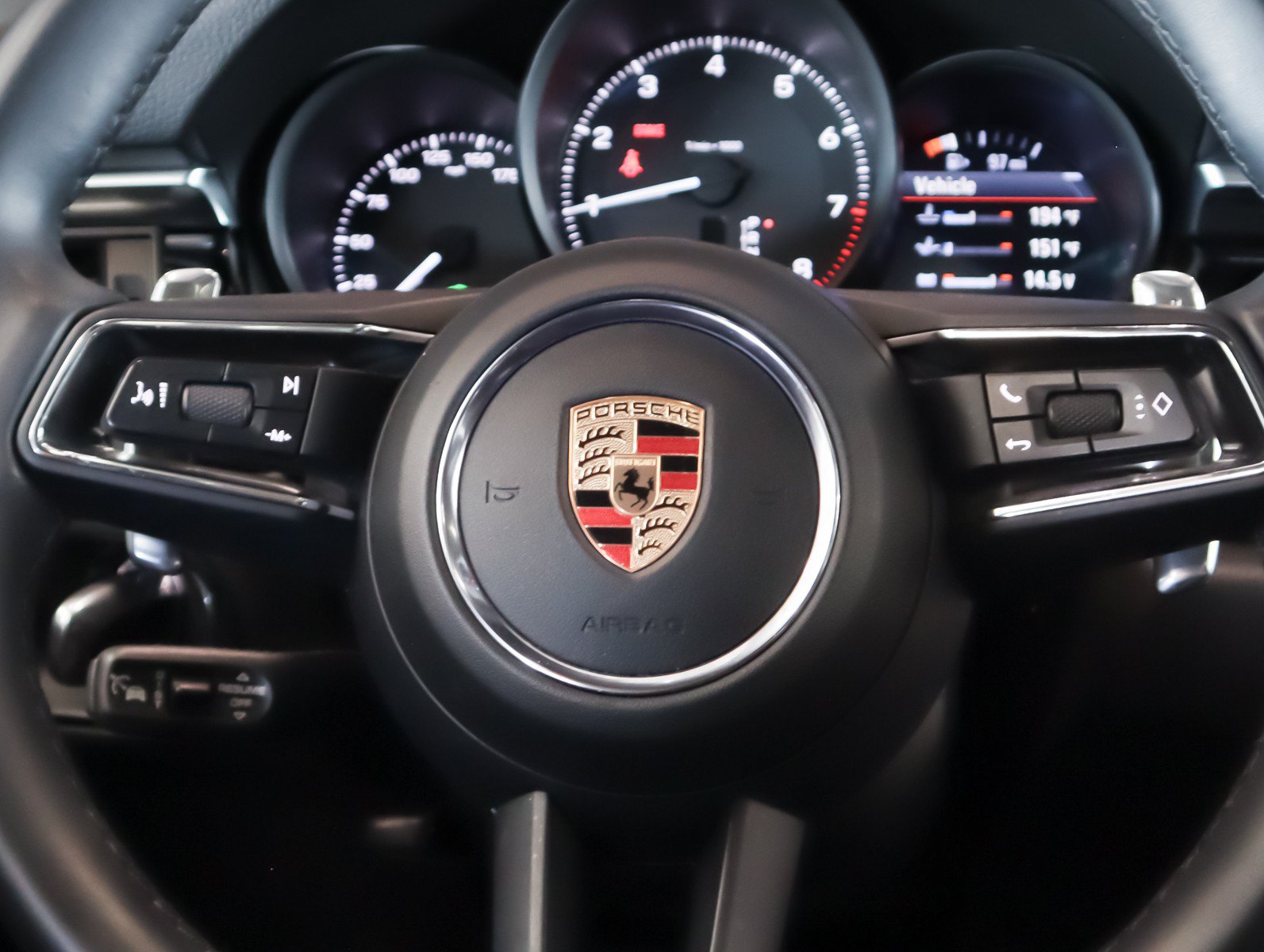 Certified 2024 Porsche Macan AWD/4WD image 16