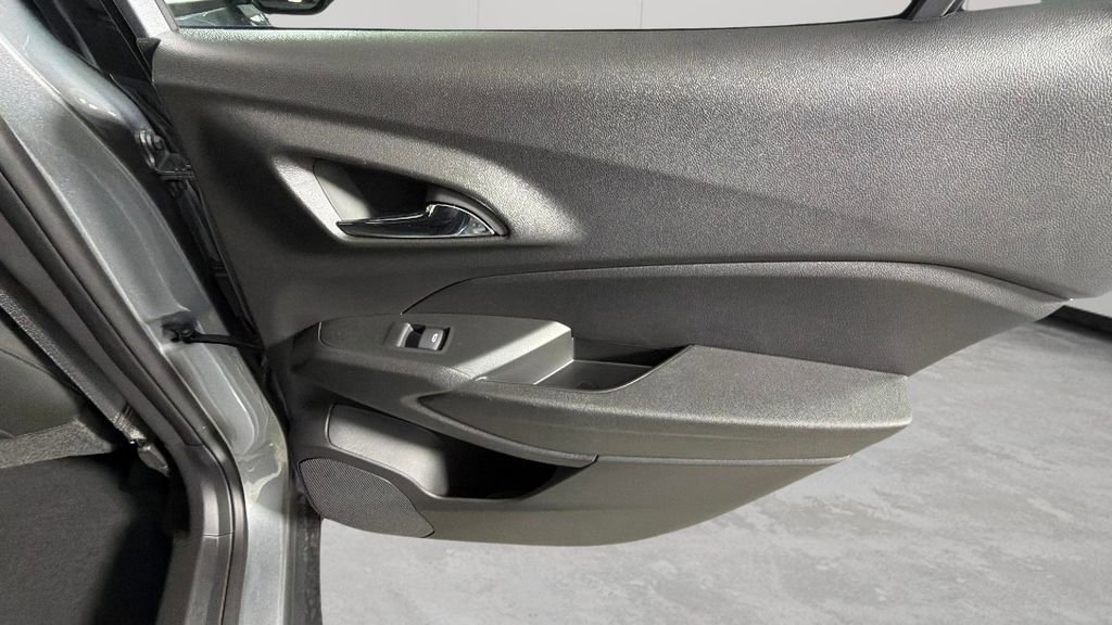 Used 2026 Chevrolet Trax RS w/ Driver Confidence Package FWD image 32