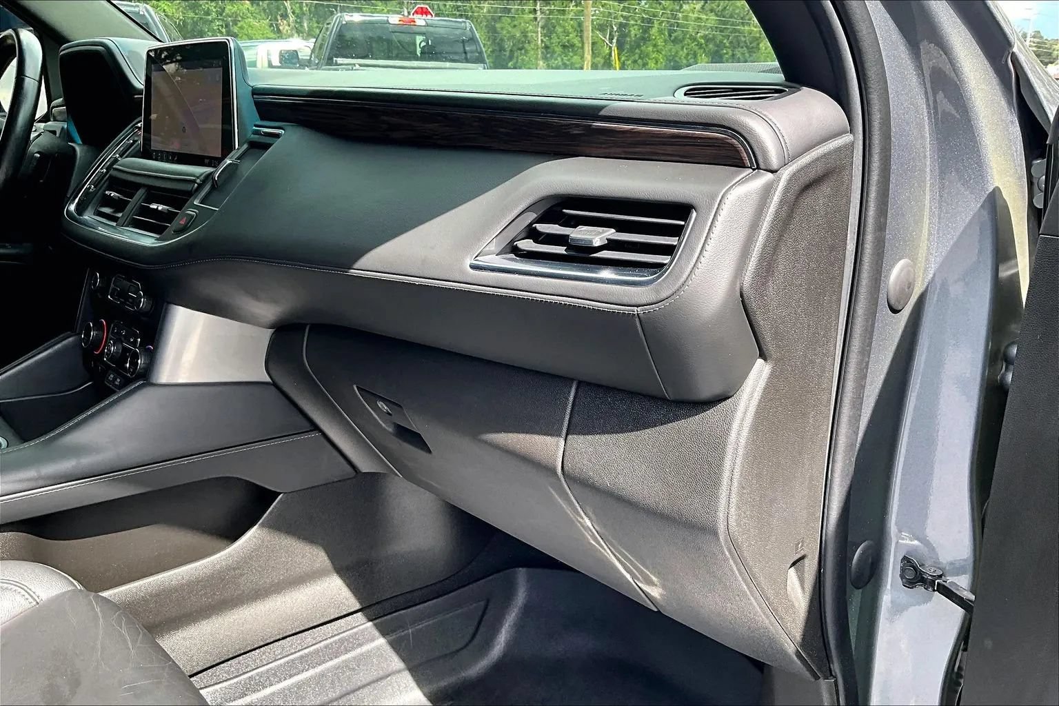 Used 2021 Chevrolet Tahoe Z71 w/ Rear Media and Nav Package AWD/4WD image 16