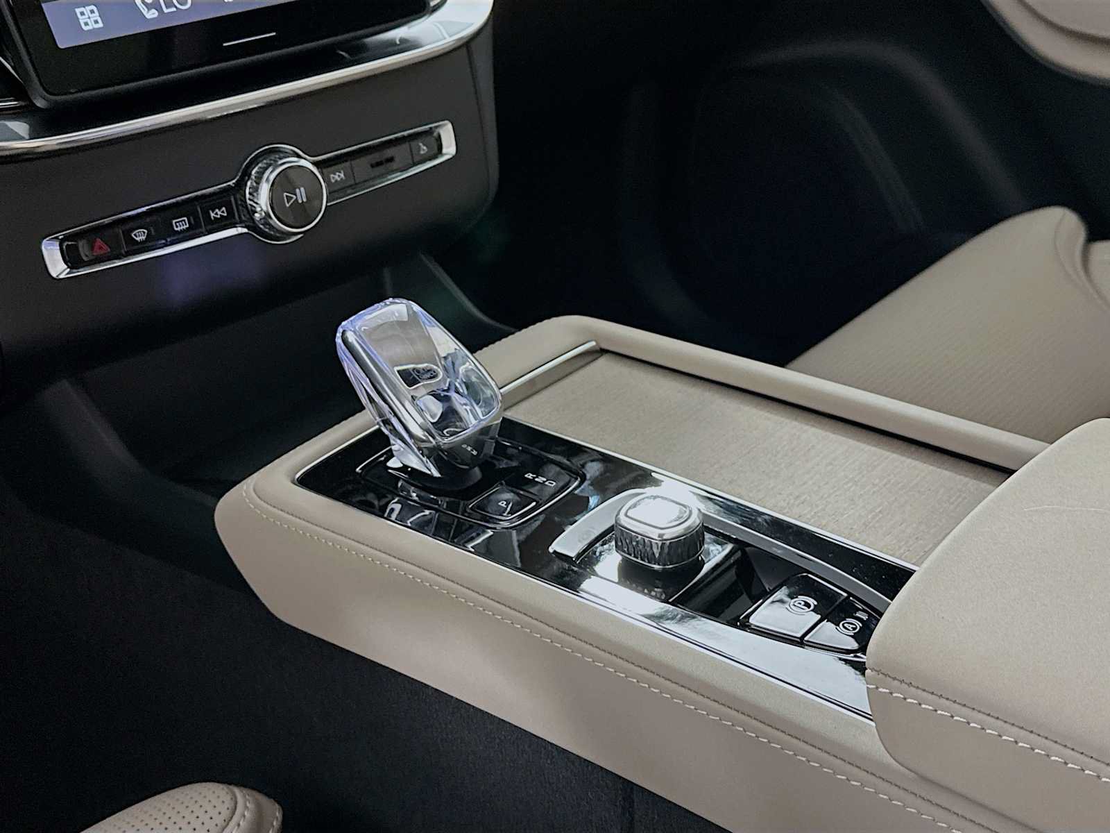 New 2026 Volvo XC90 T8 Ultra w/ Protection Package AWD/4WD image 15