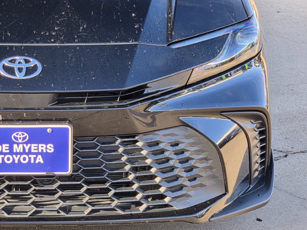 Used 2026 Toyota Camry SE FWD image 4