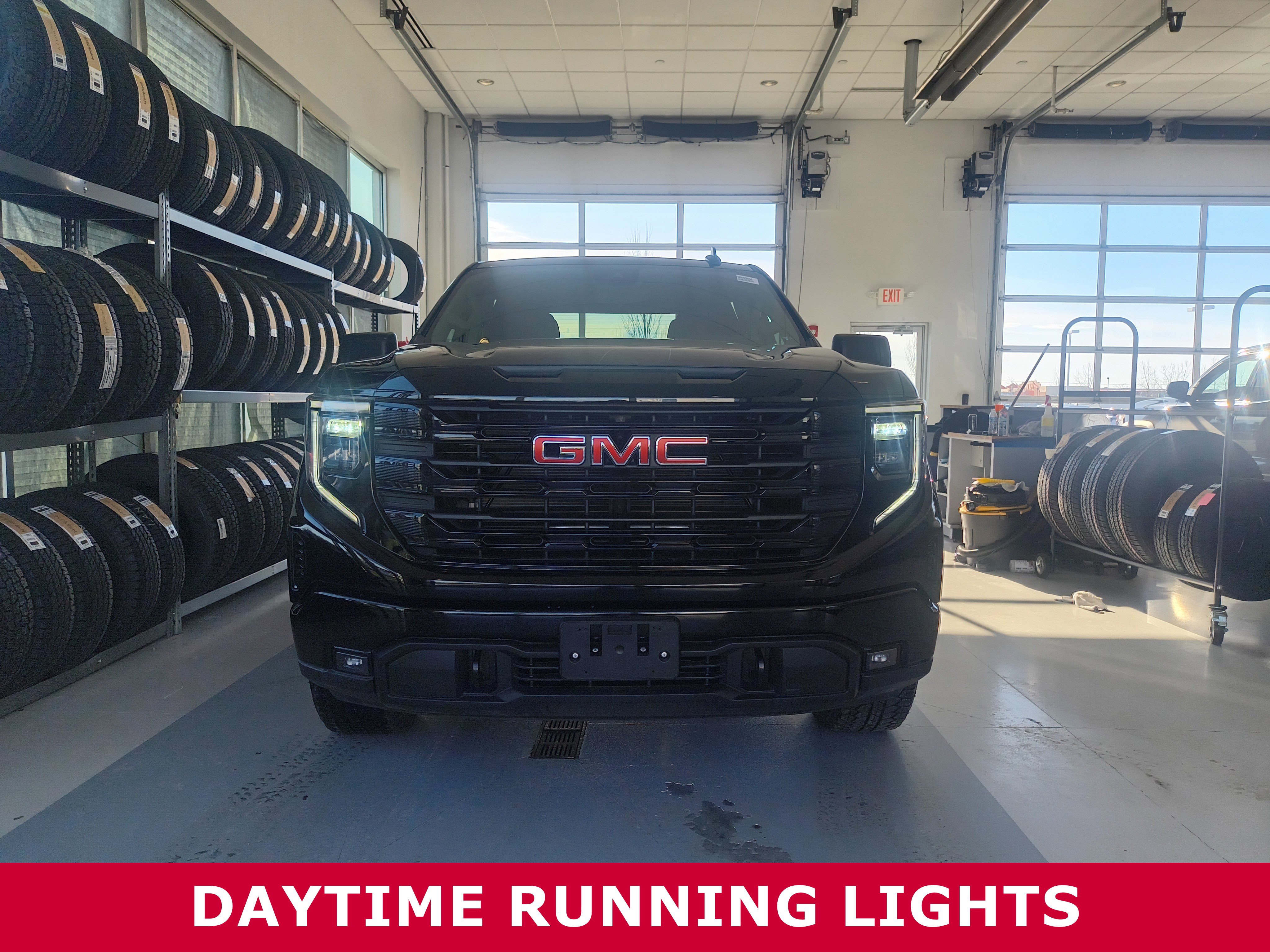 Used 2025 GMC Sierra 1500 Elevation image 28