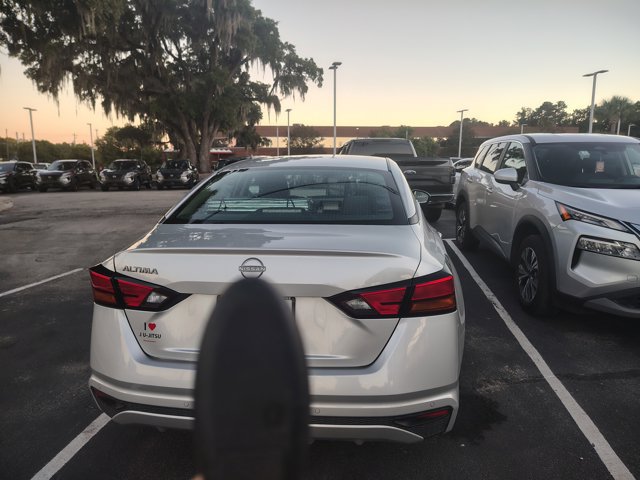 Used 2024 Nissan Altima 2.5 S FWD image 10
