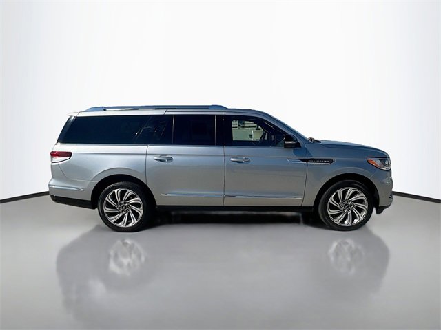 Used 2022 Lincoln Navigator L Reserve image 8