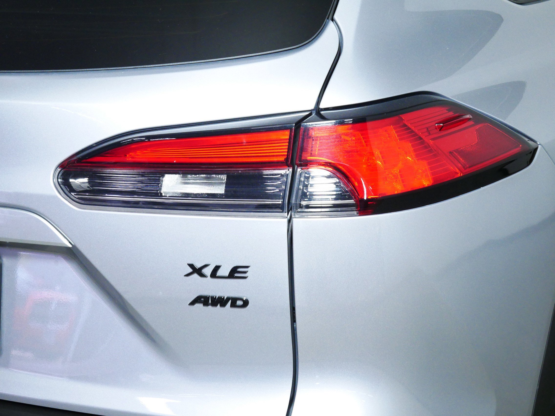 Used 2022 Toyota Corolla Cross XLE w/ Convenience Package image 17