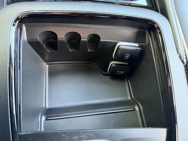 Used 2025 Chrysler Pacifica Limited w/ Uconnect Theater Family Group AWD/4WD image 26