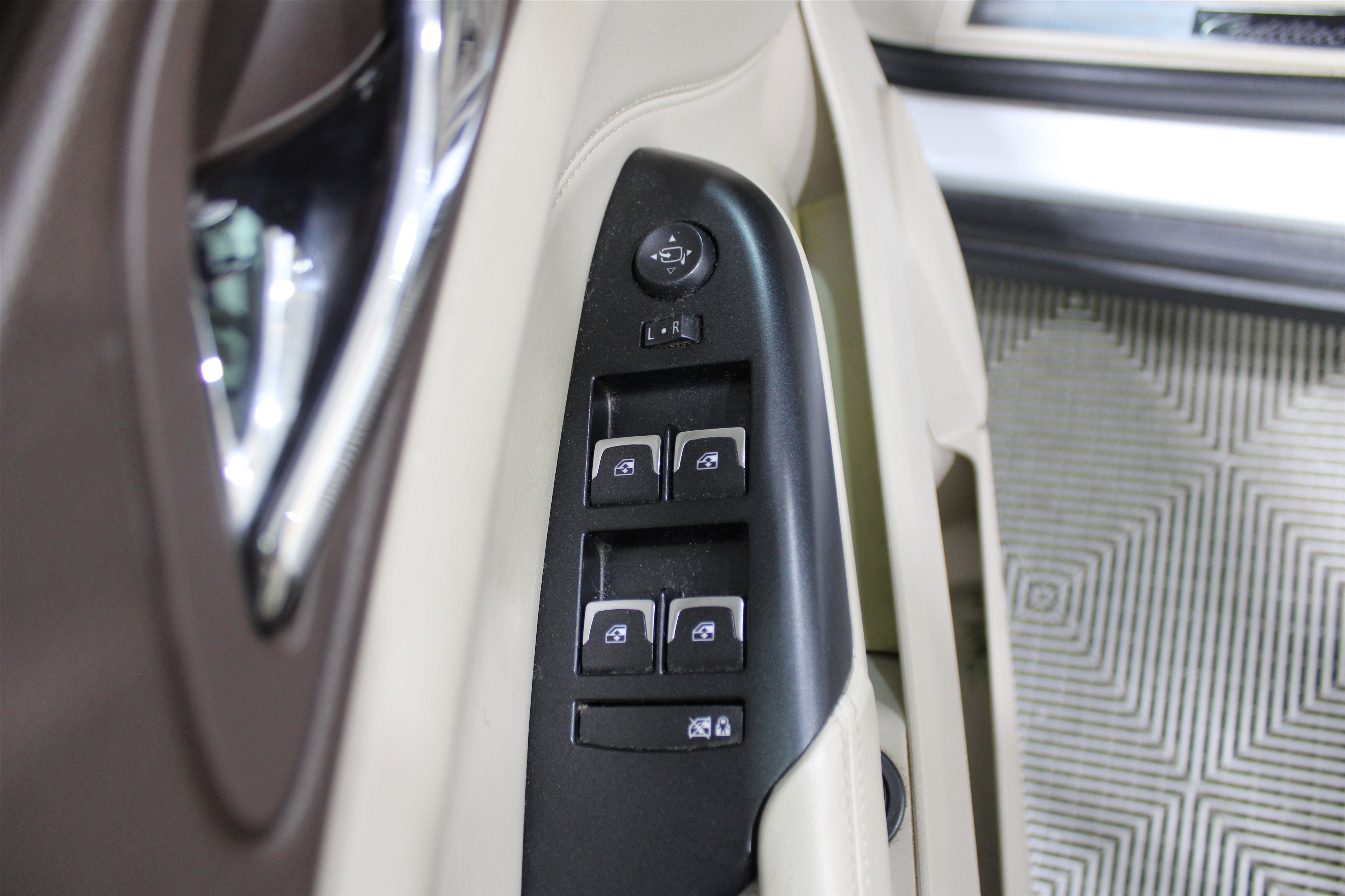 Used 2015 Cadillac SRX Performance w/ Driver Awareness Package image 7