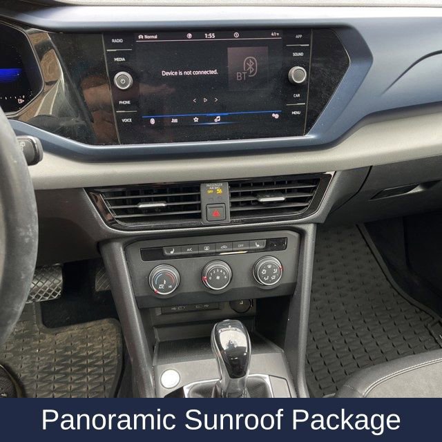 Used 2022 Volkswagen Taos SE w/ Panoramic Sunroof Package image 2