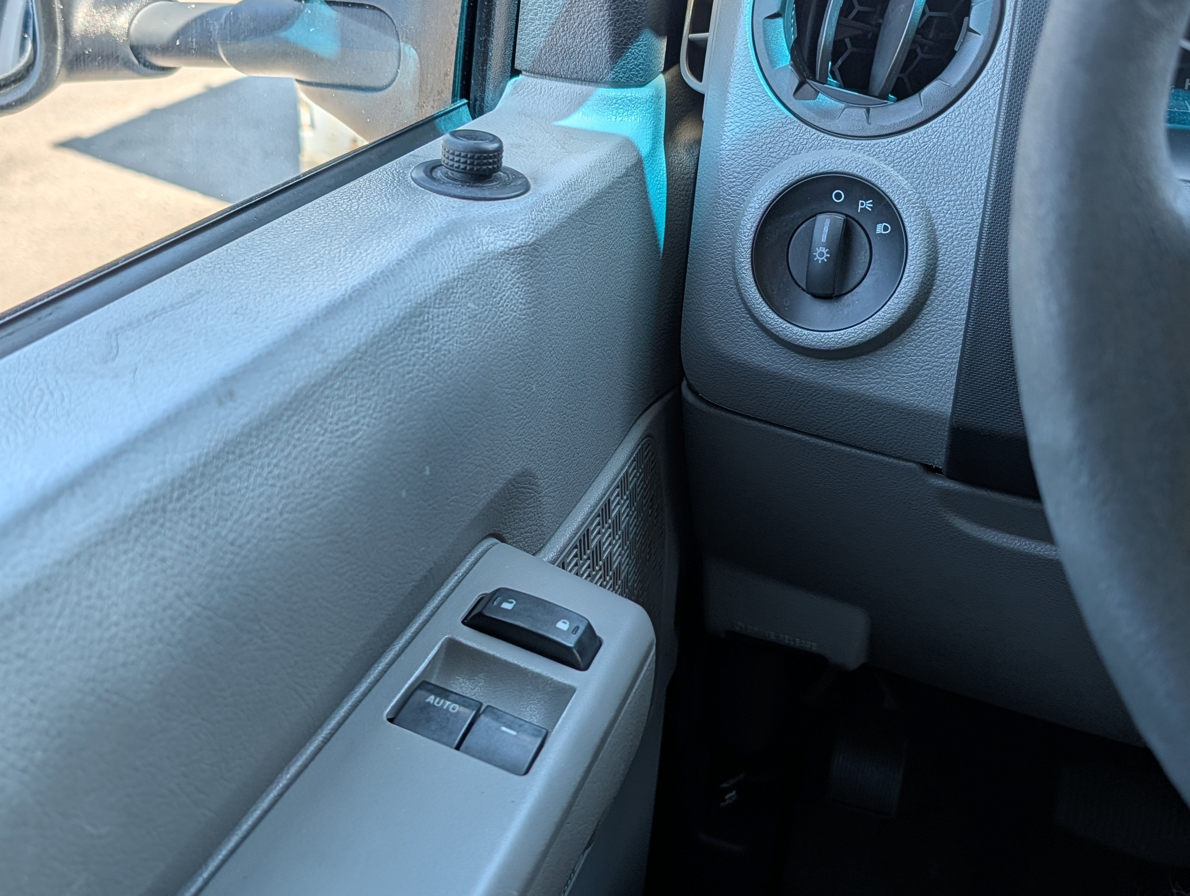 Used 2017 Ford E-350 and Econoline 350 Super Duty w/ Power Windows & Locks Group RWD image 19
