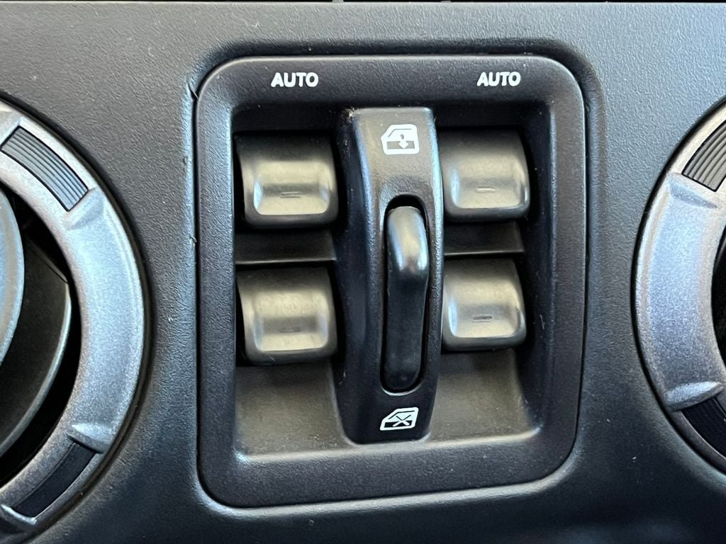 Used 2018 Jeep Wrangler Unlimited Sport S AWD/4WD image 25