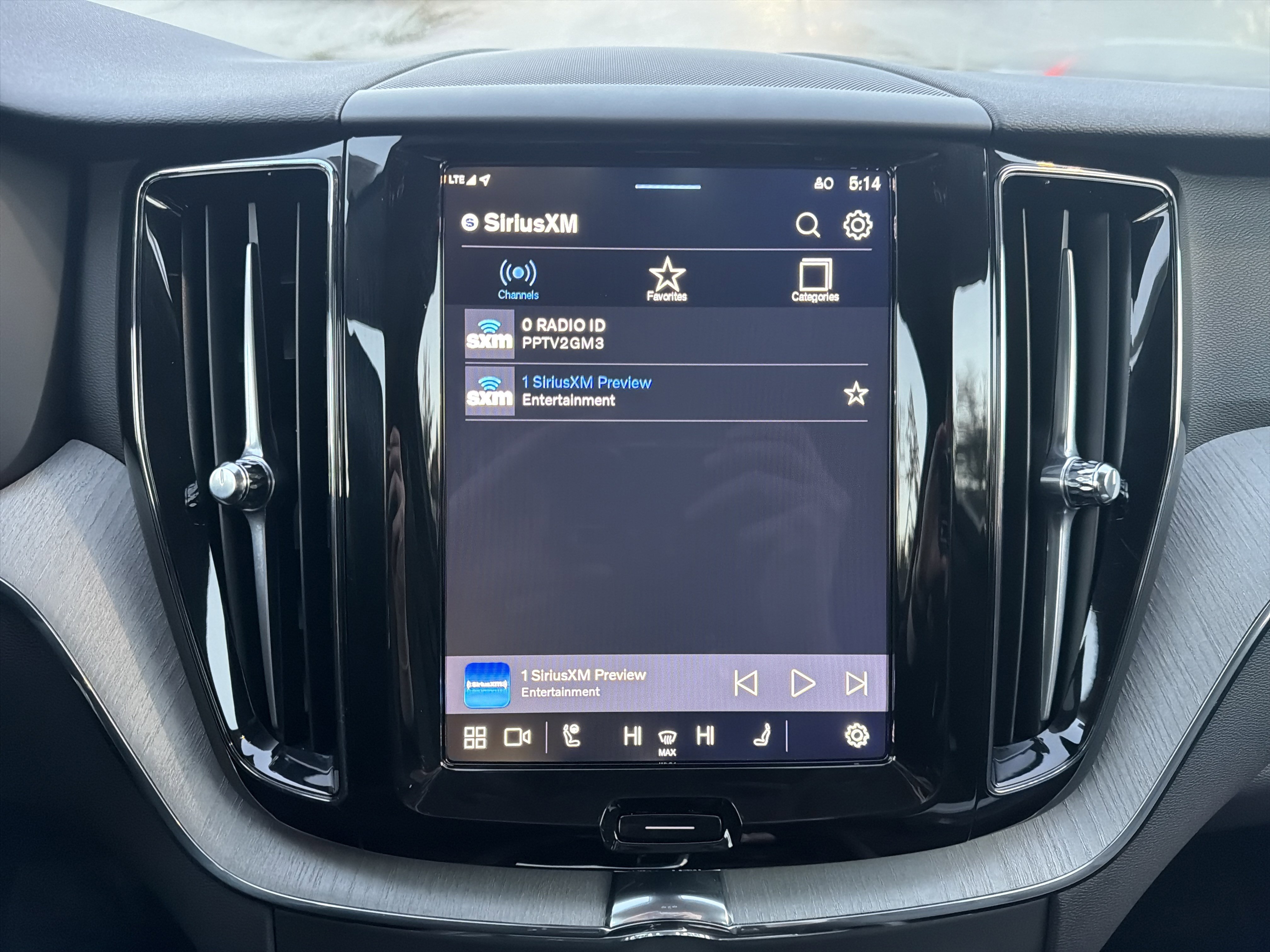 Certified 2025 Volvo XC60 B5 Plus image 23