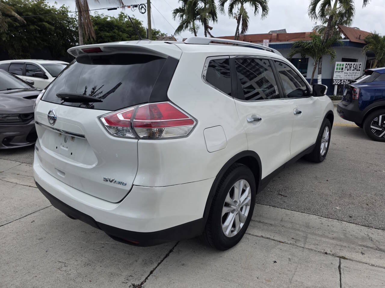 Used 2016 Nissan Rogue SV AWD/4WD image 9