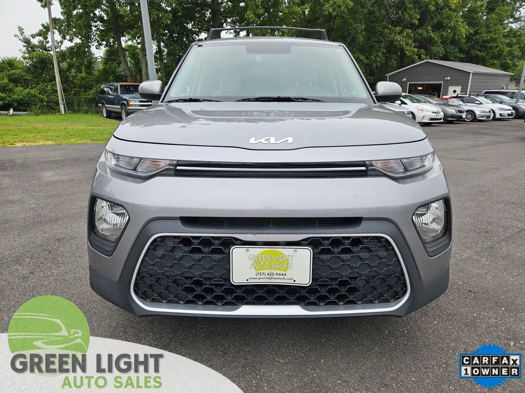 Used 2022 Kia Soul LX FWD image 2