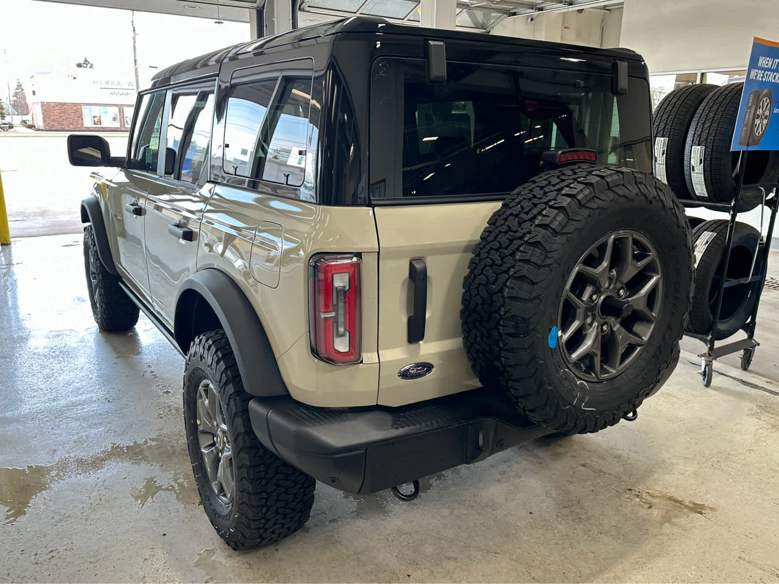New 2025 Ford Bronco Badlands image 8