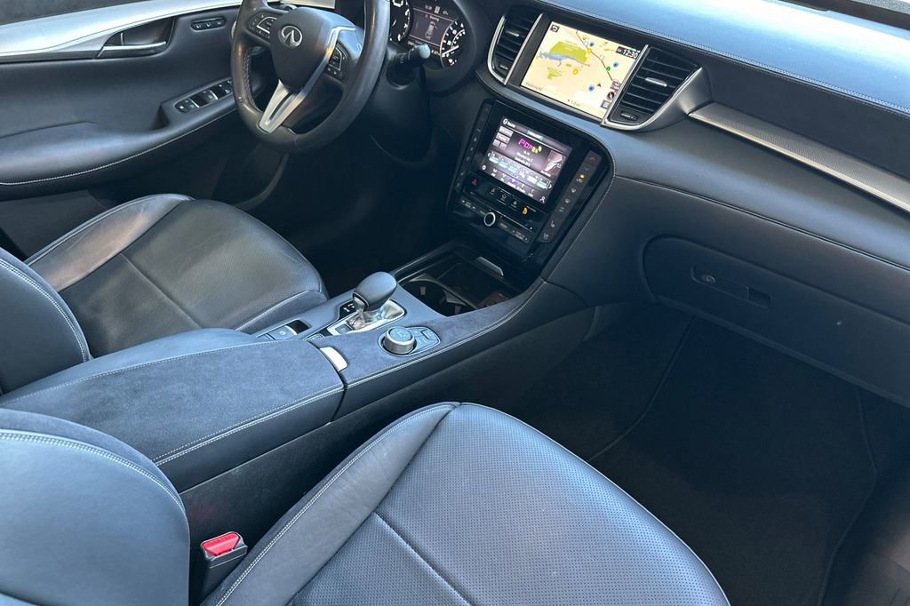 Used 2022 INFINITI QX50 Sensory image 16