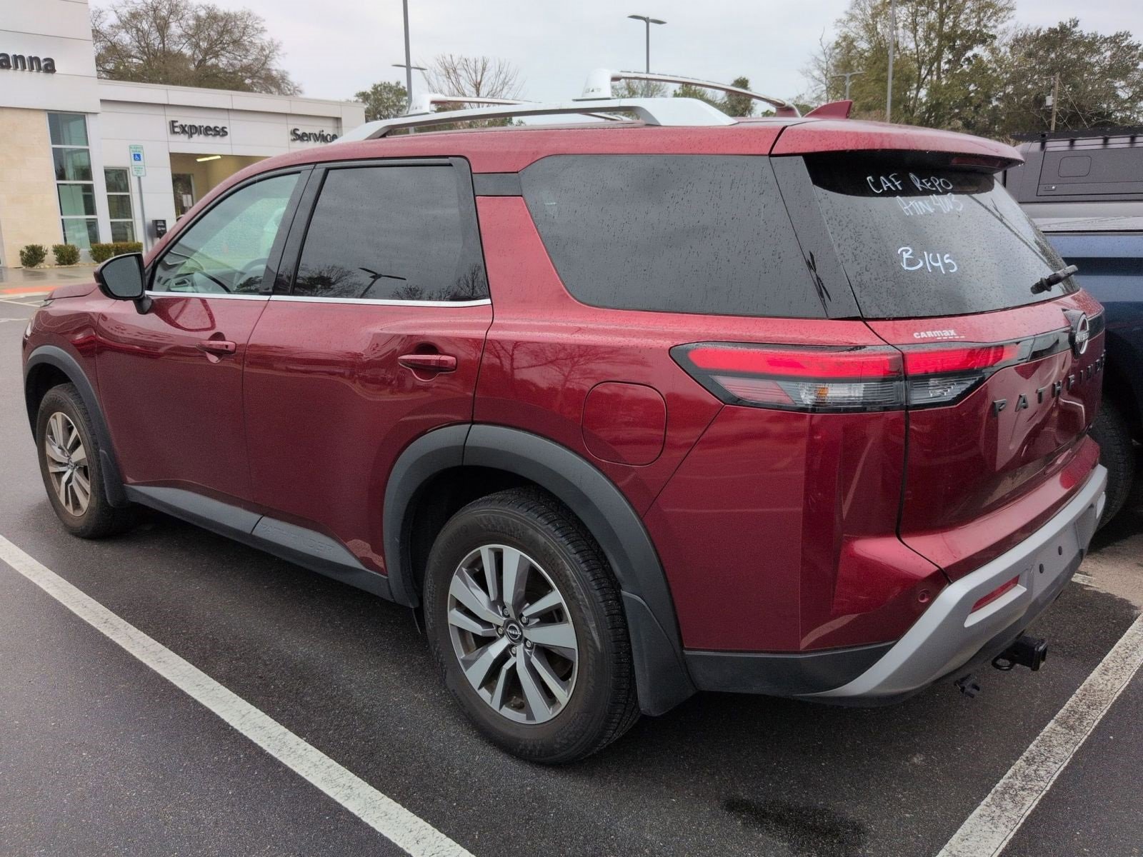 Used 2022 Nissan Pathfinder SL w/ SL Black Package image 4