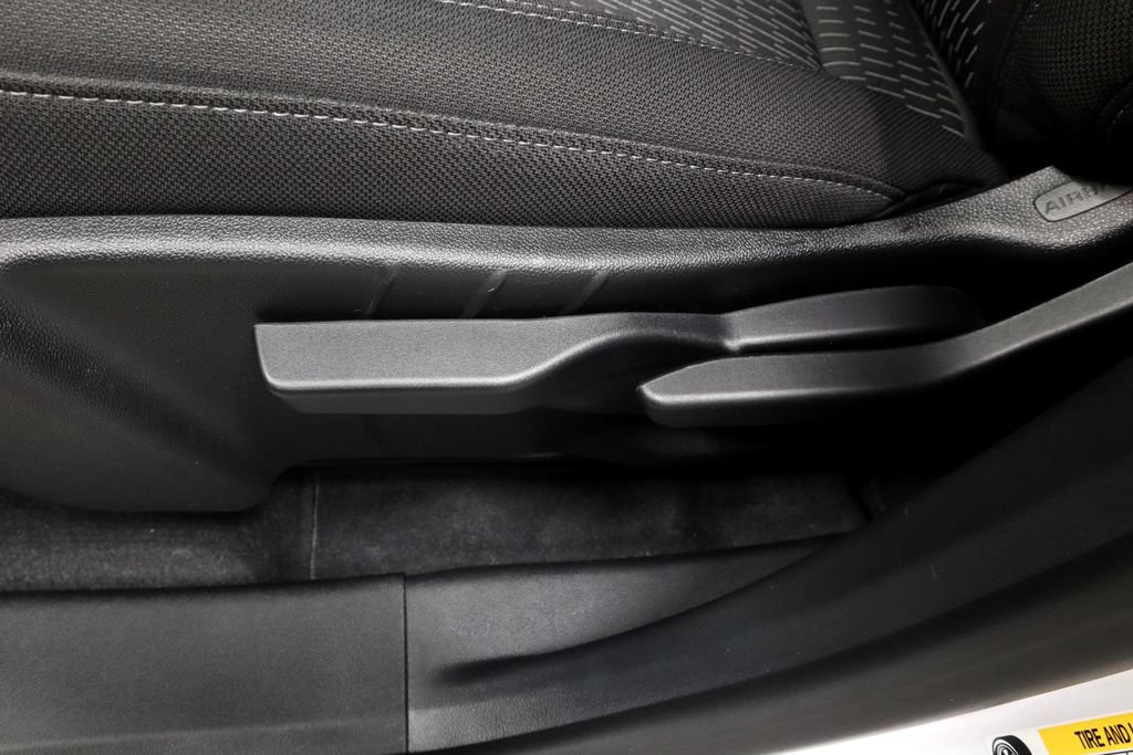Used 2026 Chevrolet Equinox LT FWD image 25