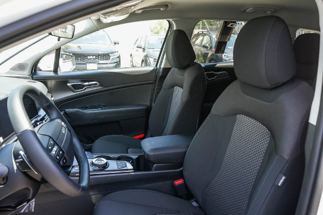 New 2027 Kia Sportage LX FWD image 10