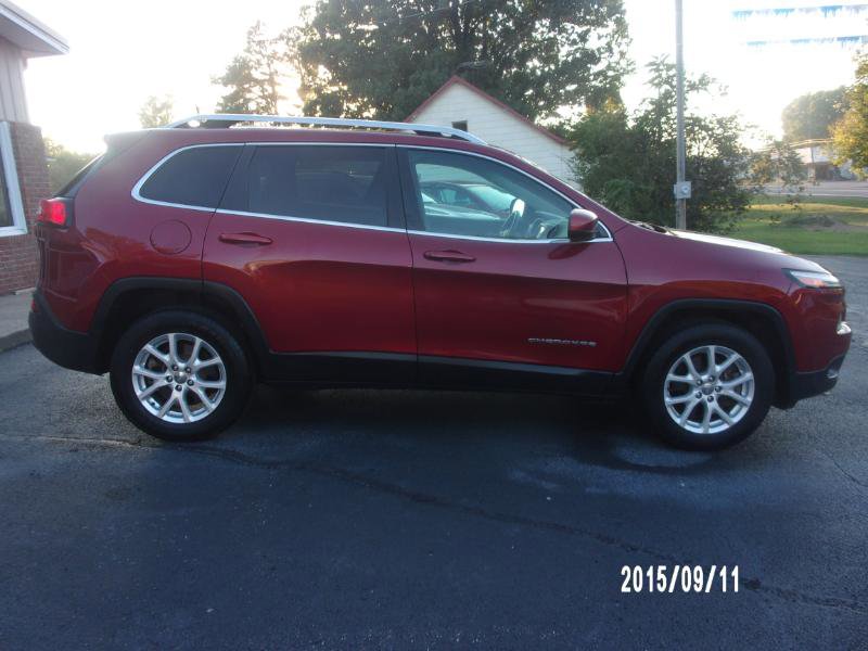 Used 2016 Jeep Cherokee Latitude w/ Cold Weather Group image 4