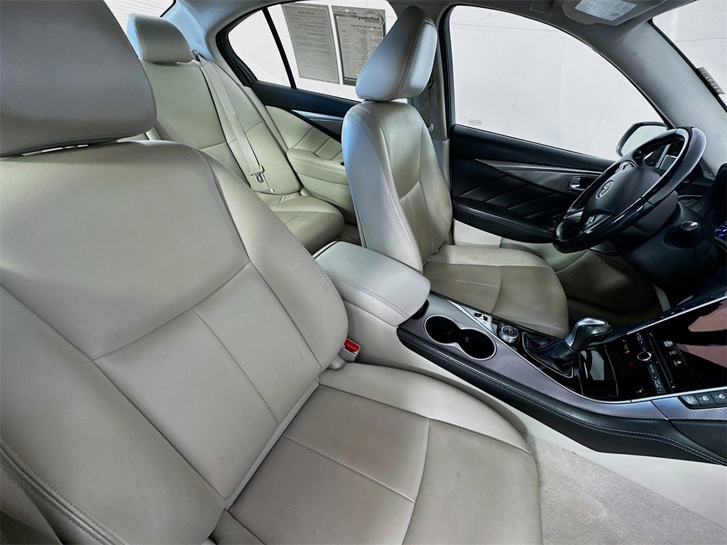 Used 2017 INFINITI Q50 3.0t Premium w/ Driver Assistance Package image 29