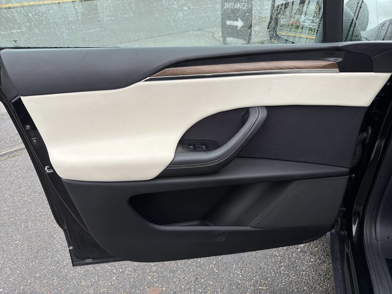 Used 2022 Tesla Model X image 36