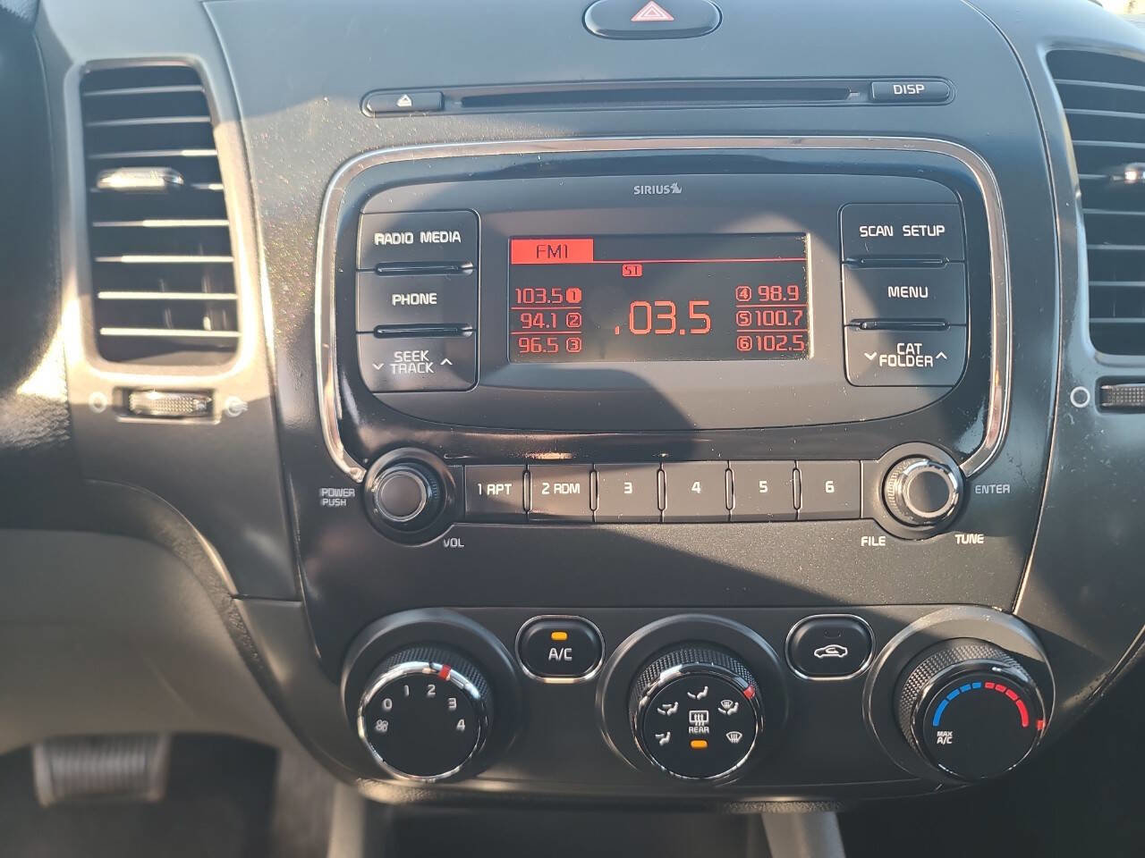 Used 2017 Kia Forte LX image 12