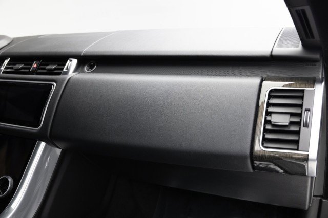 Used 2018 Land Rover Range Rover Sport SE image 30