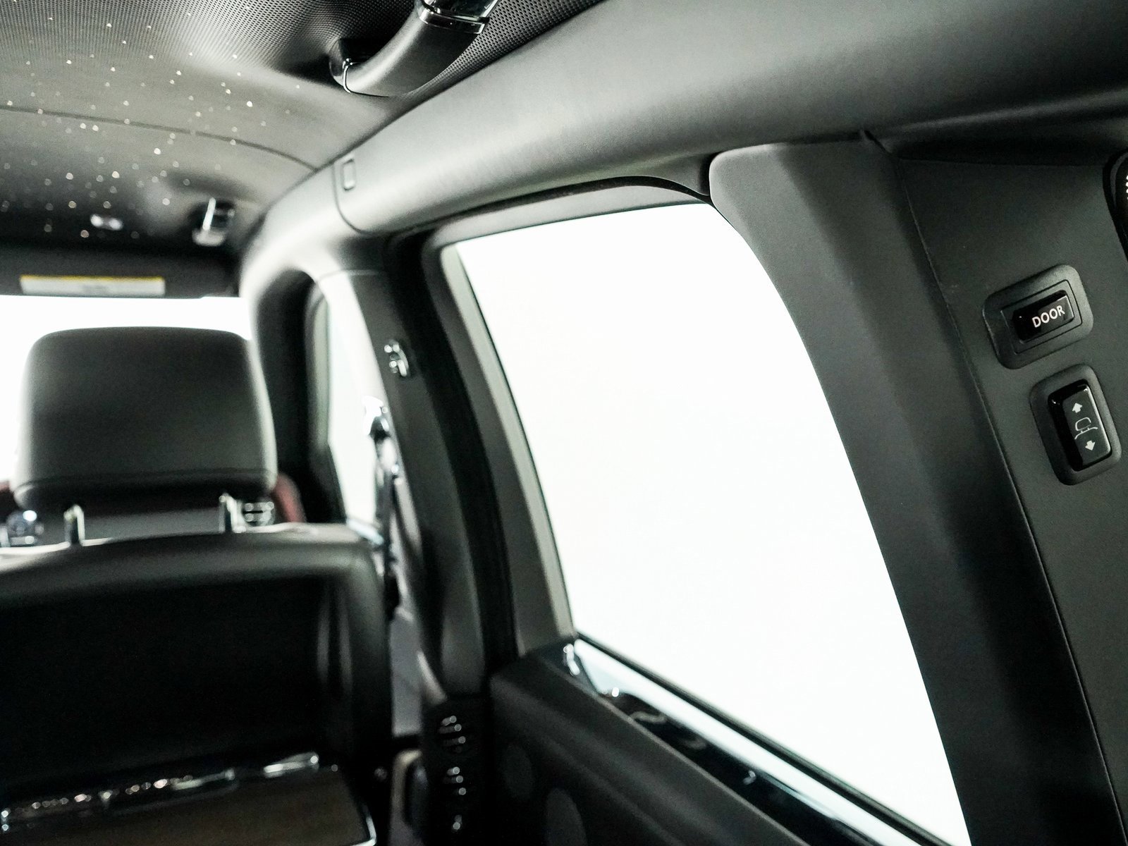 Certified 2022 Rolls-Royce Cullinan image 30