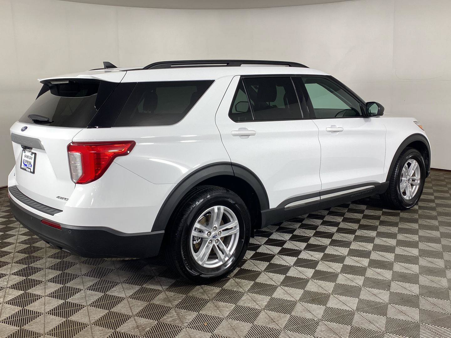 Used 2021 Ford Explorer XLT AWD/4WD image 17