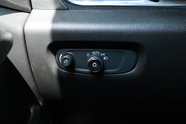 Used 2023 Chevrolet Traverse LS FWD image 14
