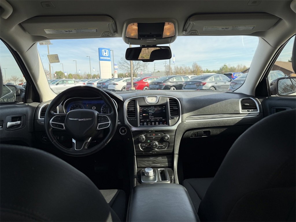 Used 2022 Chrysler 300 Touring w/ Sport Appearance Package image 22