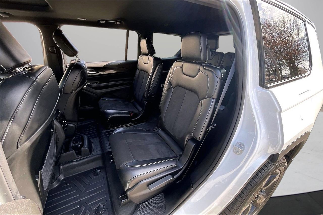 Certified 2023 Jeep Grand Cherokee L Laredo image 23