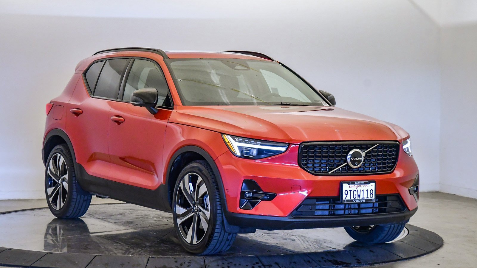 Certified 2025 Volvo XC40 B5 Ultra w/ Climate Package image 6