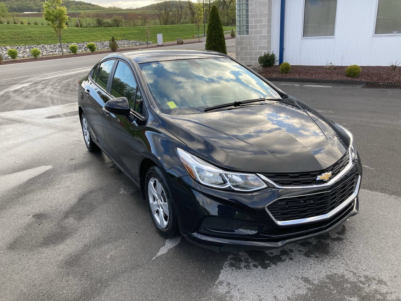 Used 2017 Chevrolet Cruze LS FWD image 1
