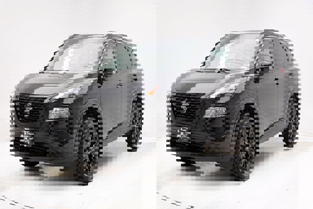 Used 2023 Nissan Rogue SV w/ SV Premium Package image 2