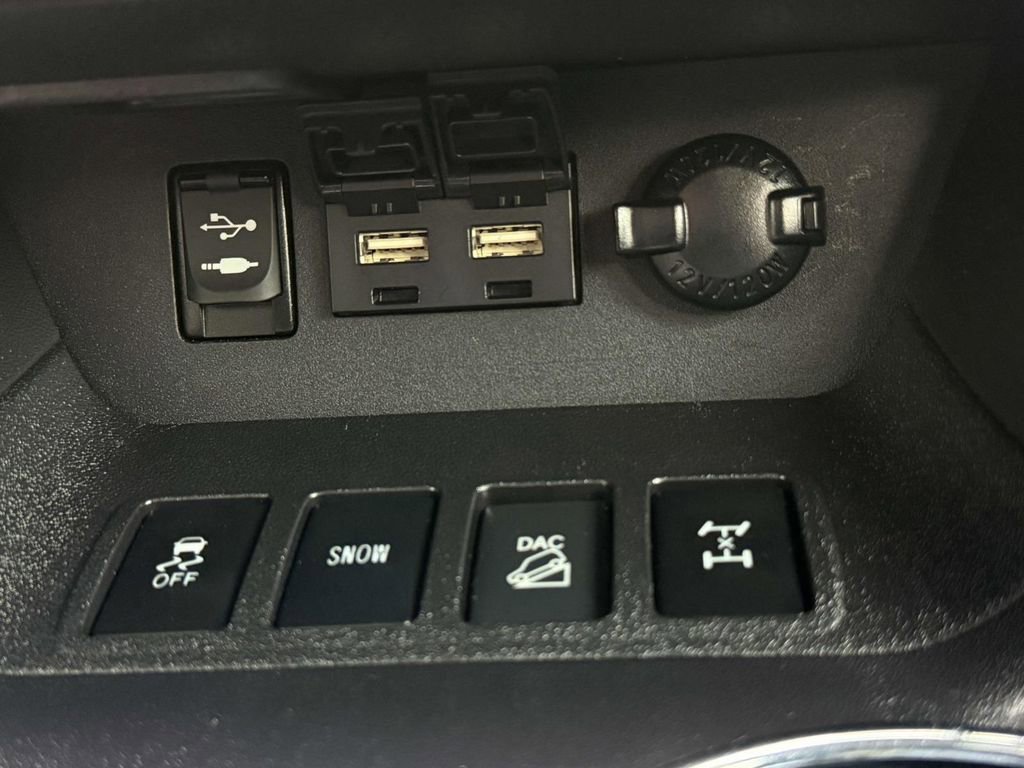 Used 2019 Toyota Highlander Limited Platinum image 17