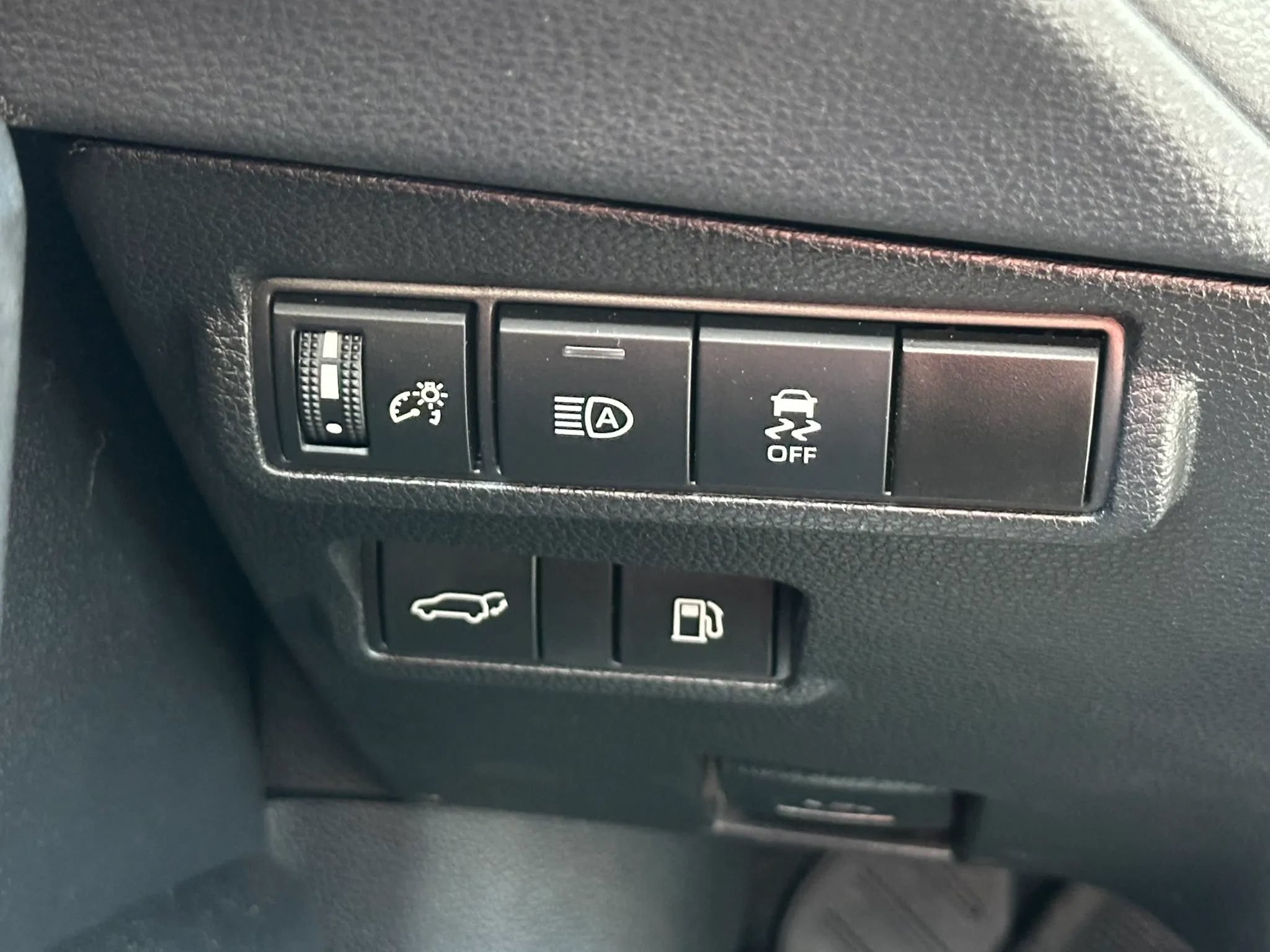 Used 2025 Toyota Corolla Cross AWD Hybrid w/ Convenience Package image 30