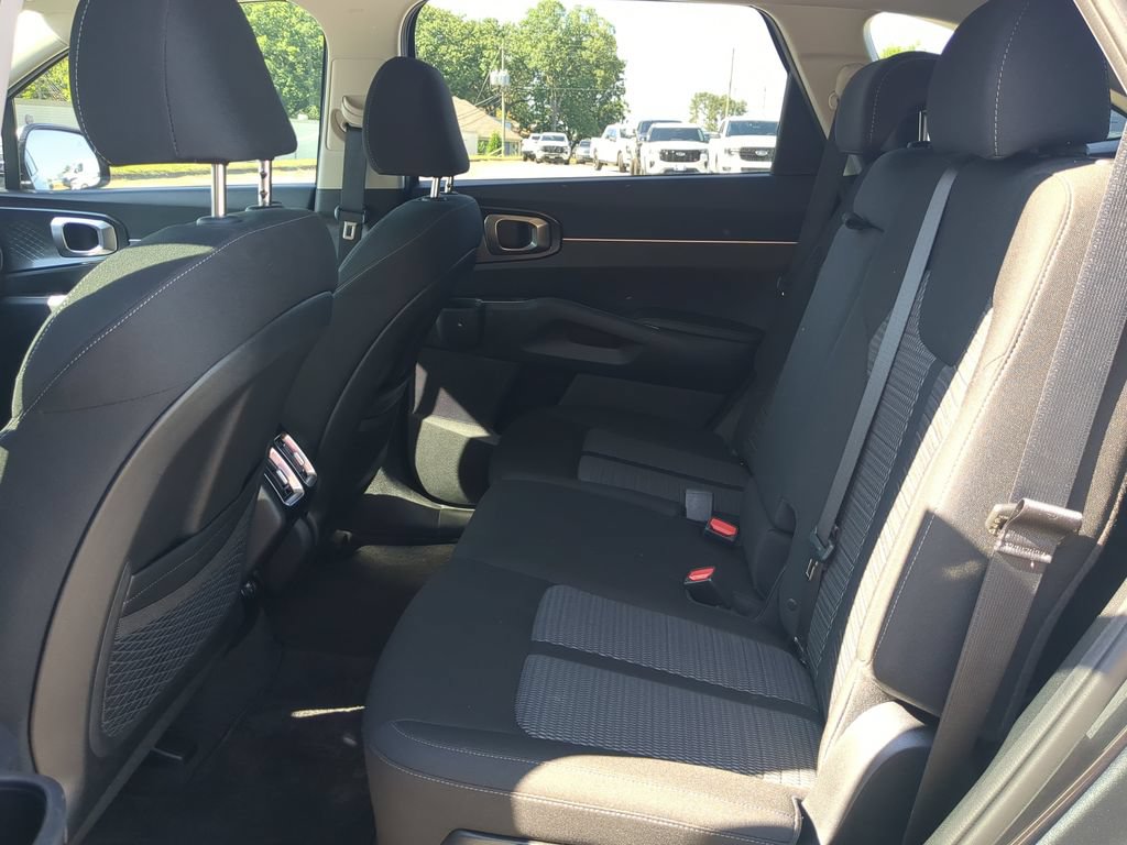 Used 2023 Kia Sorento LX FWD image 12