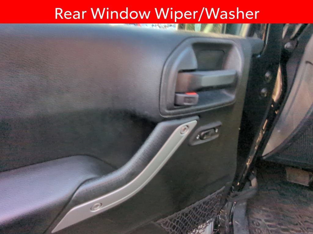 Used 2017 Jeep Wrangler Unlimited Rubicon w/ Cold Weather Group AWD/4WD image 8